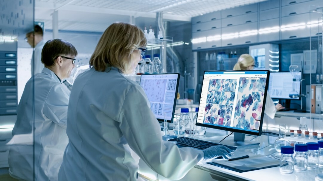 Cytotechnologist reviews AI-based digital cervical cytology system in the Techcyte lab